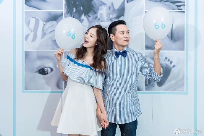 Con trai An Dĩ Hiên lần đầu lộ diện trong tiệc đầy 2 tháng đốn tim fan