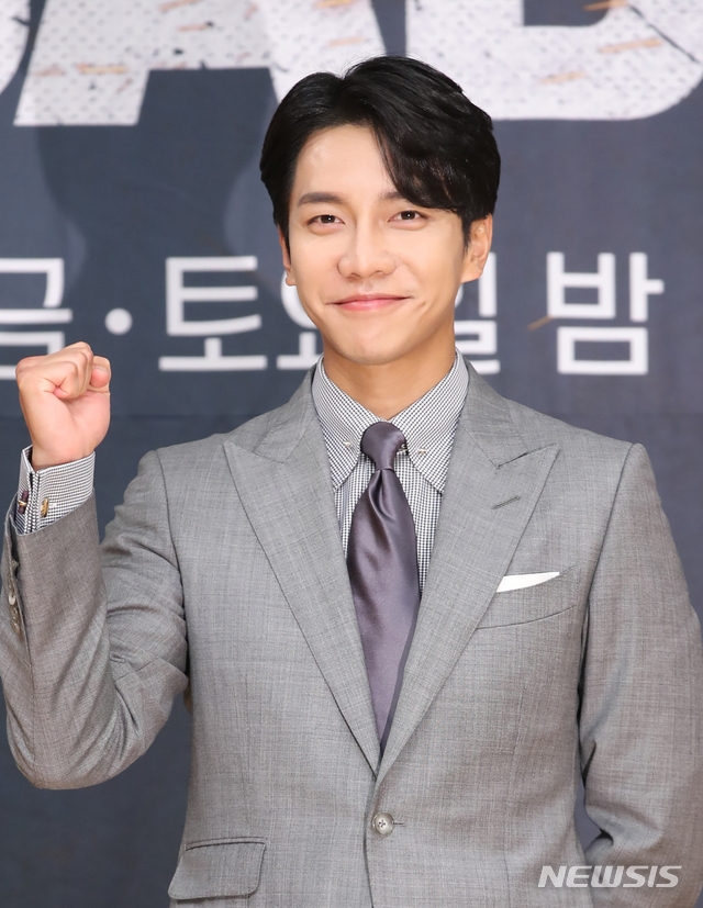 Lee Seung Gi - Suzy đẹp đôi trong họp báo 'bom tấn' Vagabond