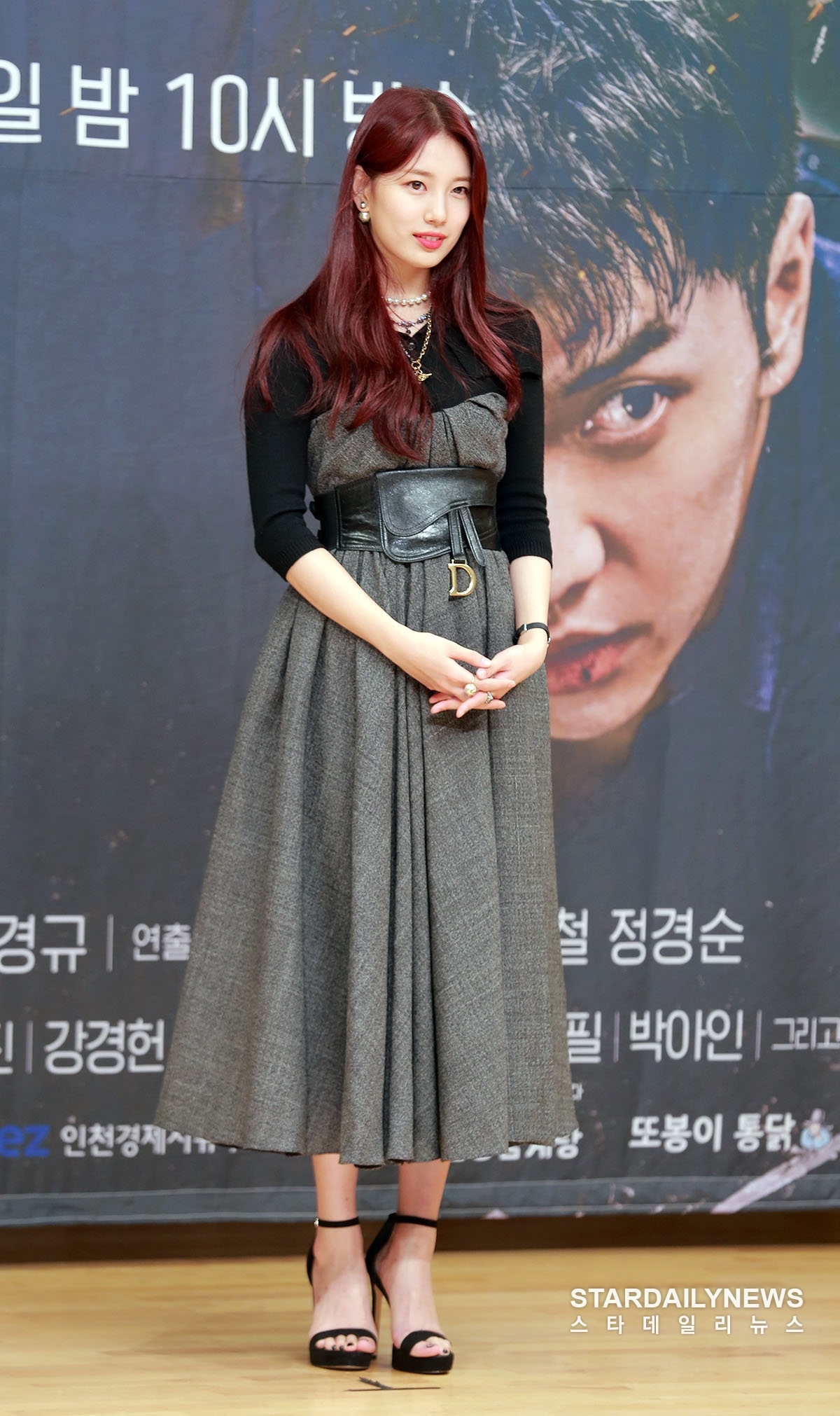 Lee Seung Gi - Suzy đẹp đôi trong họp báo 'bom tấn' Vagabond