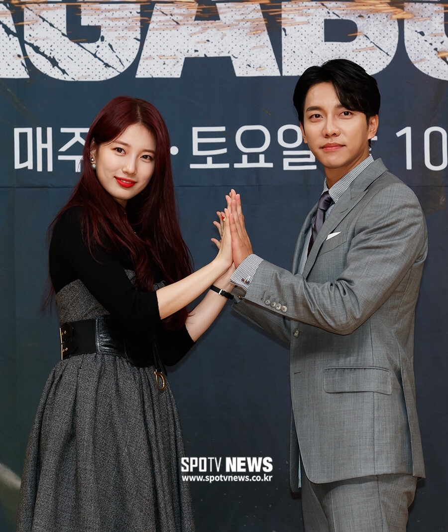 Lee Seung Gi - Suzy đẹp đôi trong họp báo 'bom tấn' Vagabond