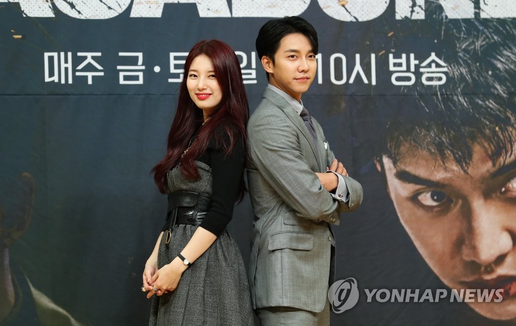 Lee Seung Gi - Suzy đẹp đôi trong họp báo 'bom tấn' Vagabond