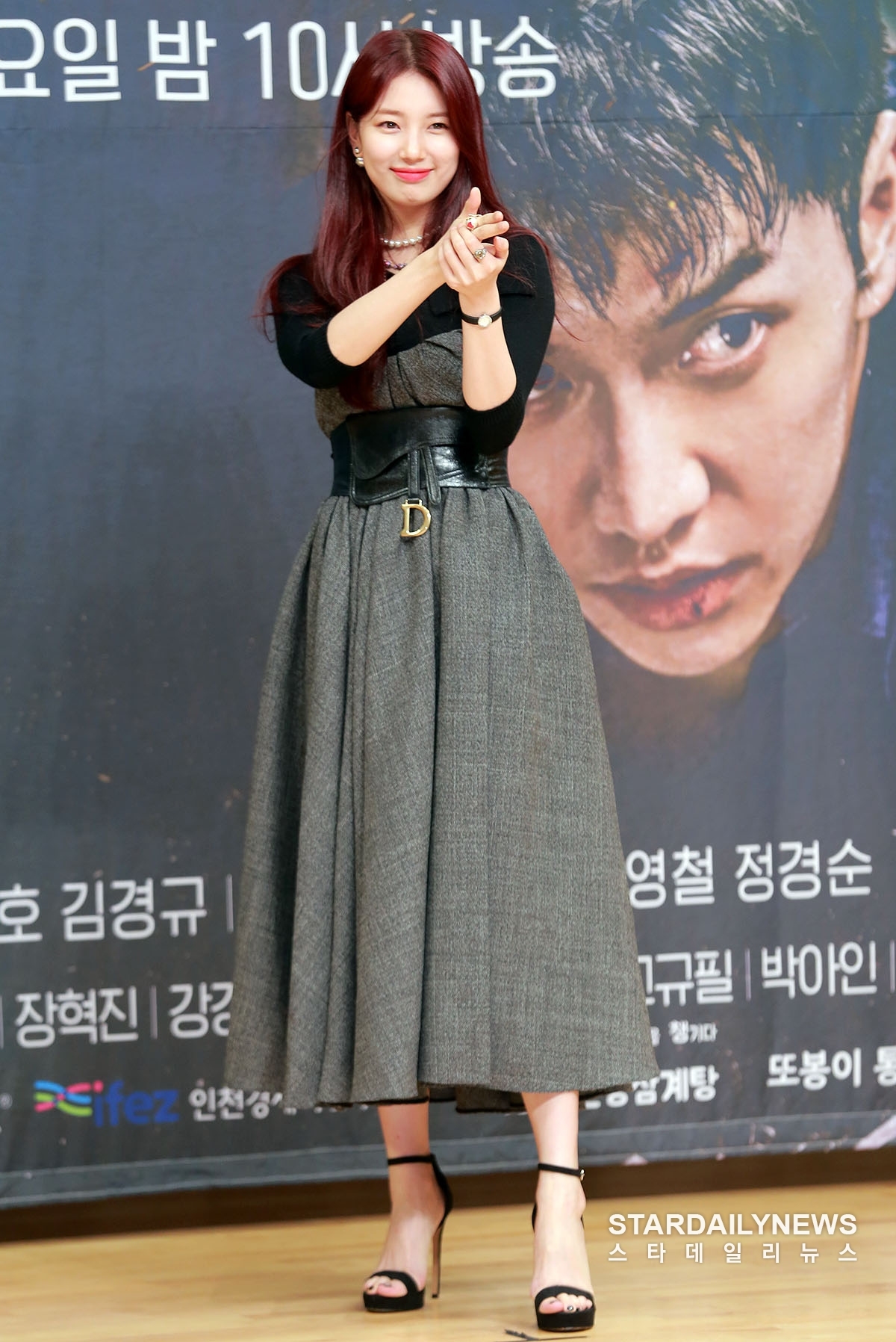 Lee Seung Gi - Suzy đẹp đôi trong họp báo 'bom tấn' Vagabond