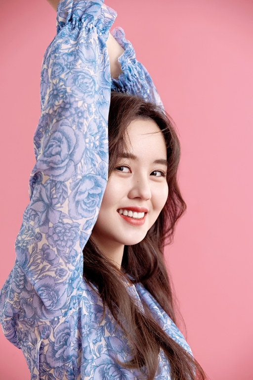 Kim So Hyun chia sẻ cách diễn cảnh tình cảm mặc dù chưa từng yêu ai