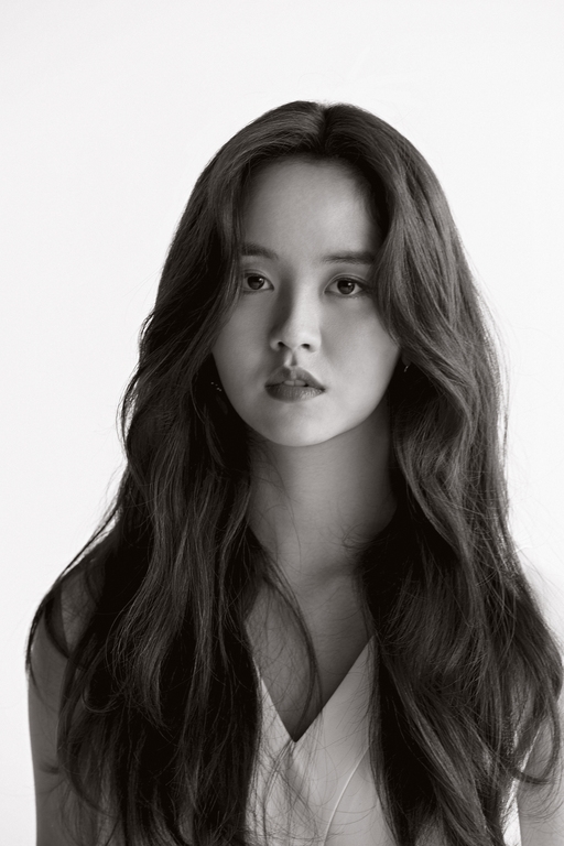 Kim So Hyun chia sẻ cách diễn cảnh tình cảm mặc dù chưa từng yêu ai
