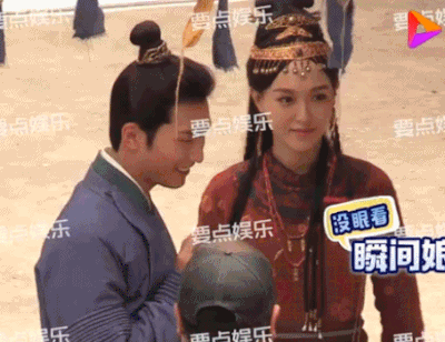 Đường Yên khệ nệ bụng bầu, cùng ông xã La Tấn về nhà ăn tết Trung thu