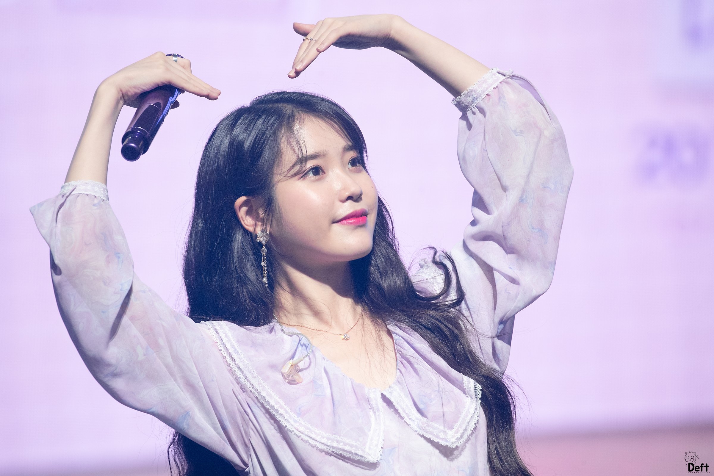 IU tổ chức fanmeeting kỷ niệm 11 năm vào nghề cực hoành tráng