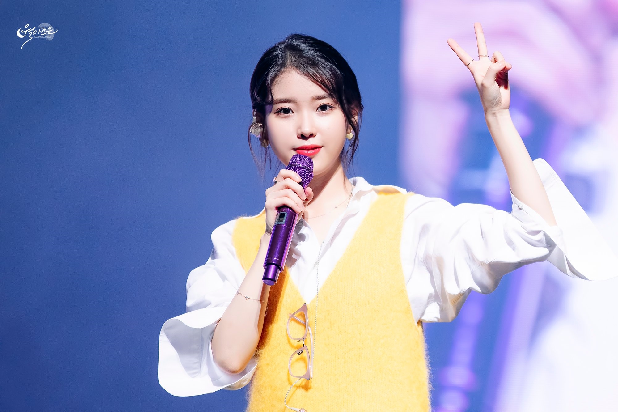 IU tổ chức fanmeeting kỷ niệm 11 năm vào nghề cực hoành tráng