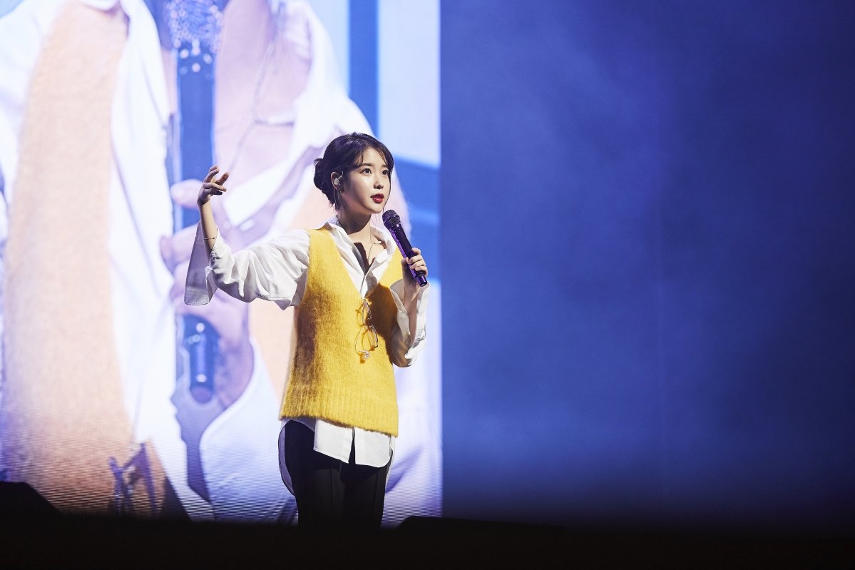 IU tổ chức fanmeeting kỷ niệm 11 năm vào nghề cực hoành tráng