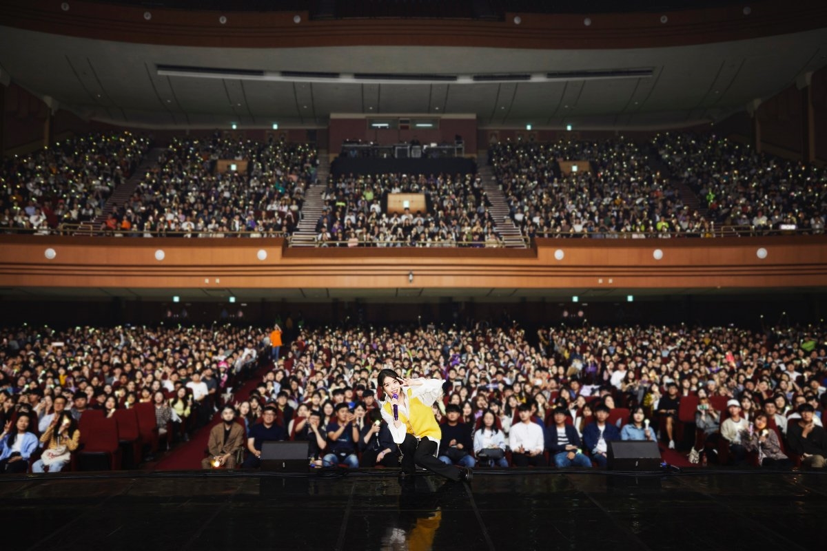IU tổ chức fanmeeting kỷ niệm 11 năm vào nghề cực hoành tráng