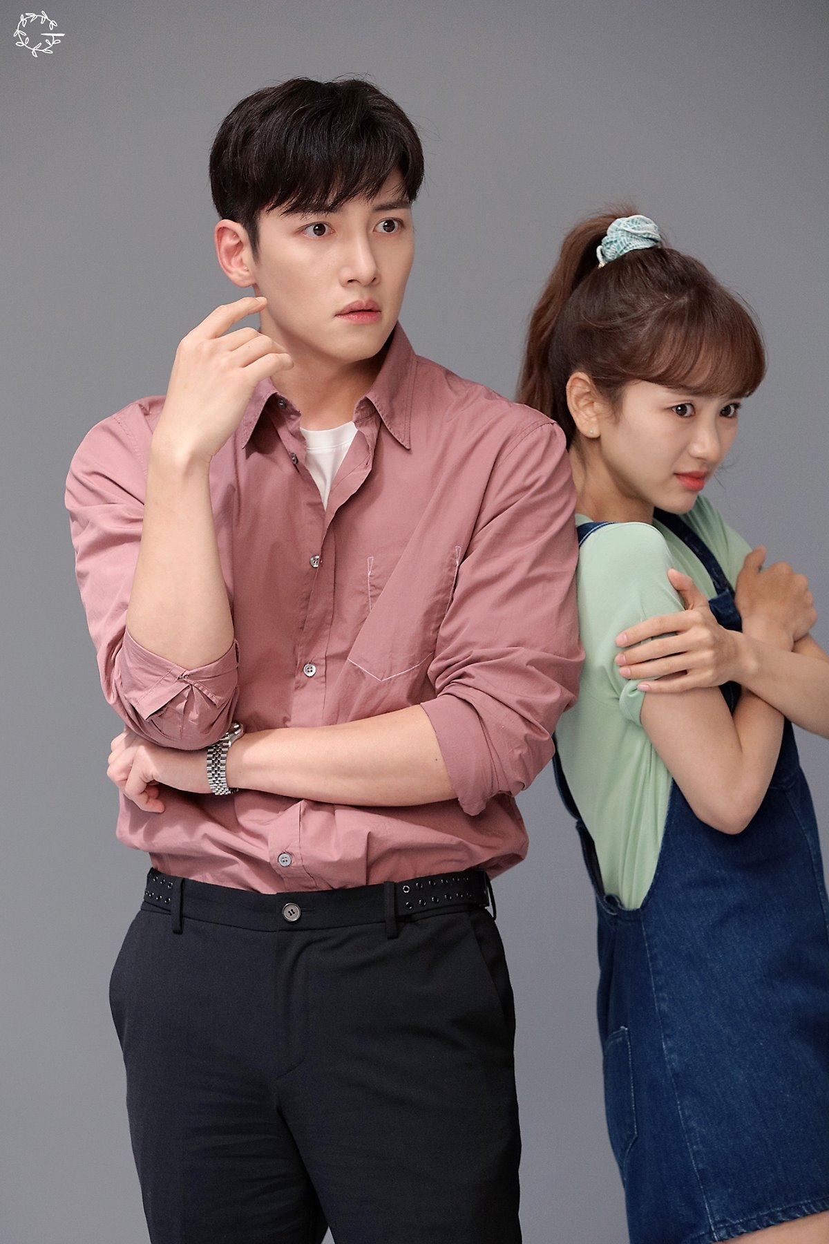 Ji Chang Wook tung bộ ảnh hậu trường chụp poster drama mới