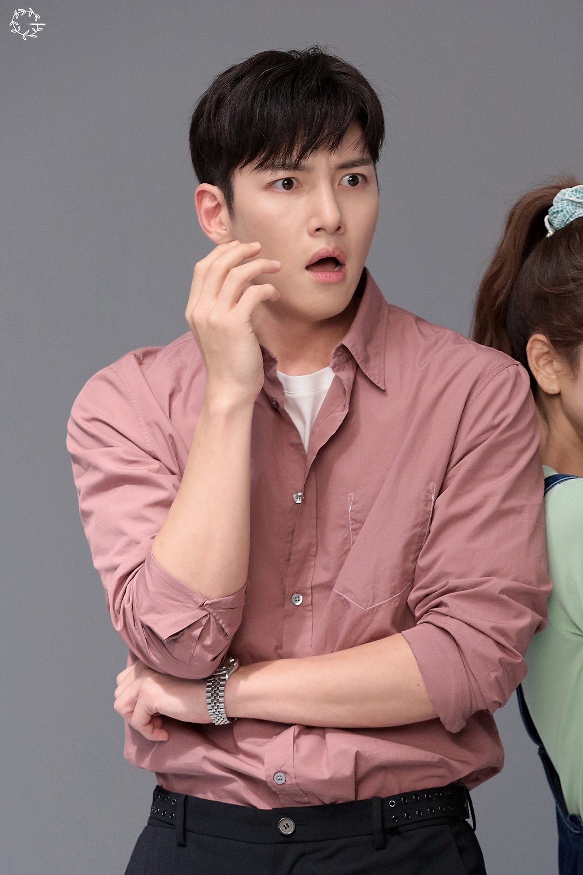 Ji Chang Wook tung bộ ảnh hậu trường chụp poster drama mới