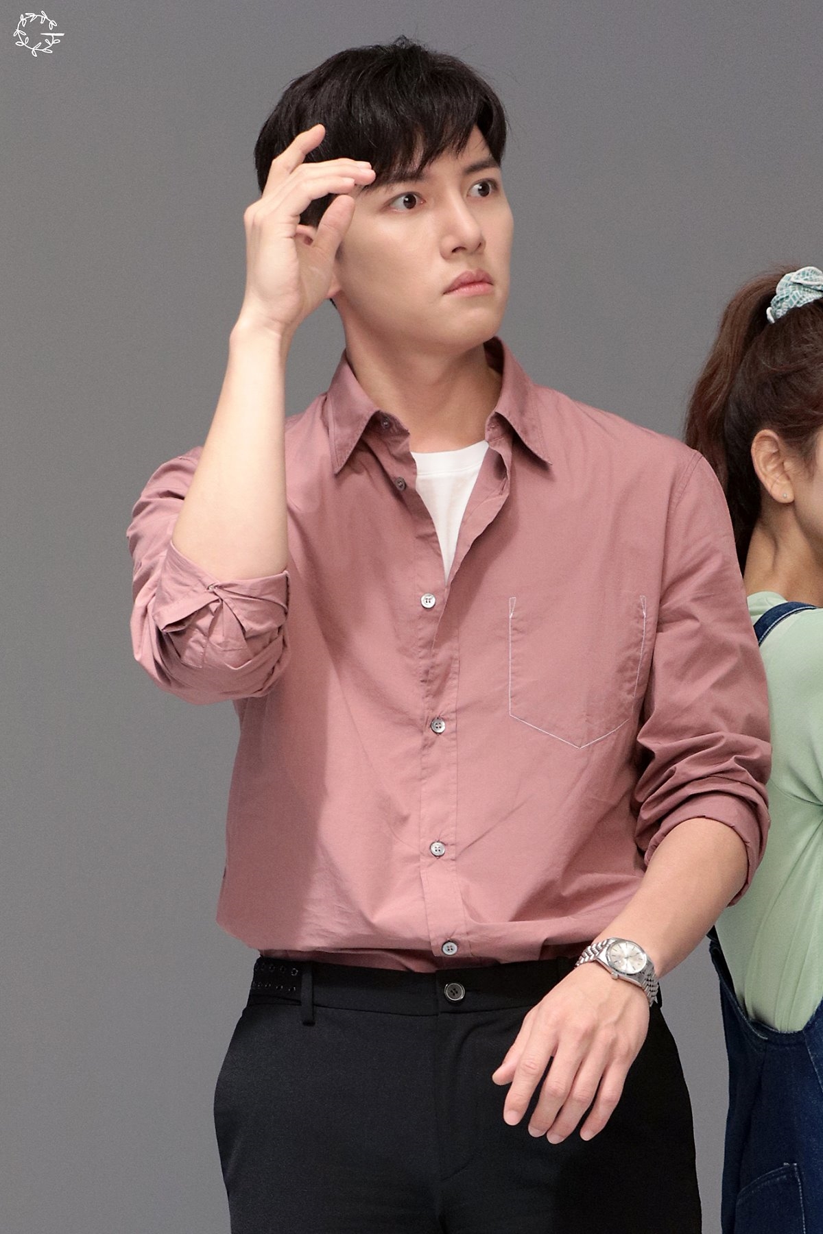 Ji Chang Wook tung bộ ảnh hậu trường chụp poster drama mới