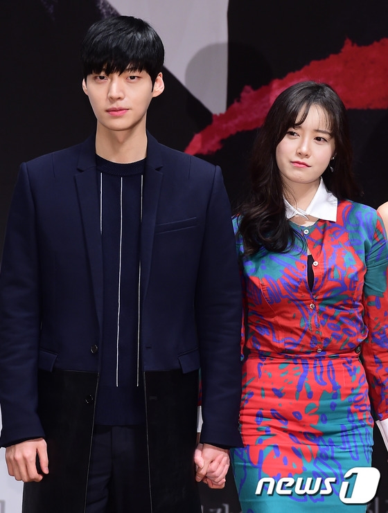 Goo Hye Sun nộp bằng chứng và đơn kiện phản pháo Ahn Jae Hyun