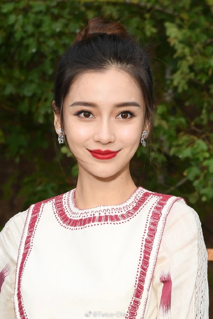 AngelaBaby đốn tim netizen vì loạt ảnh không photoshop ở trời Tây