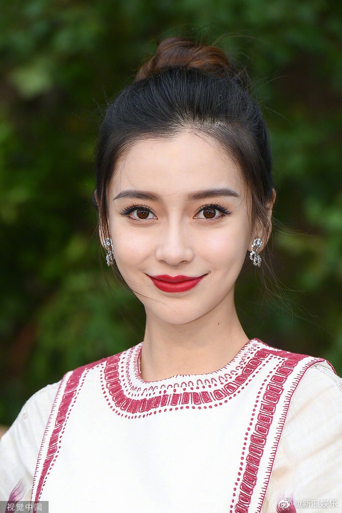 AngelaBaby đốn tim netizen vì loạt ảnh không photoshop ở trời Tây