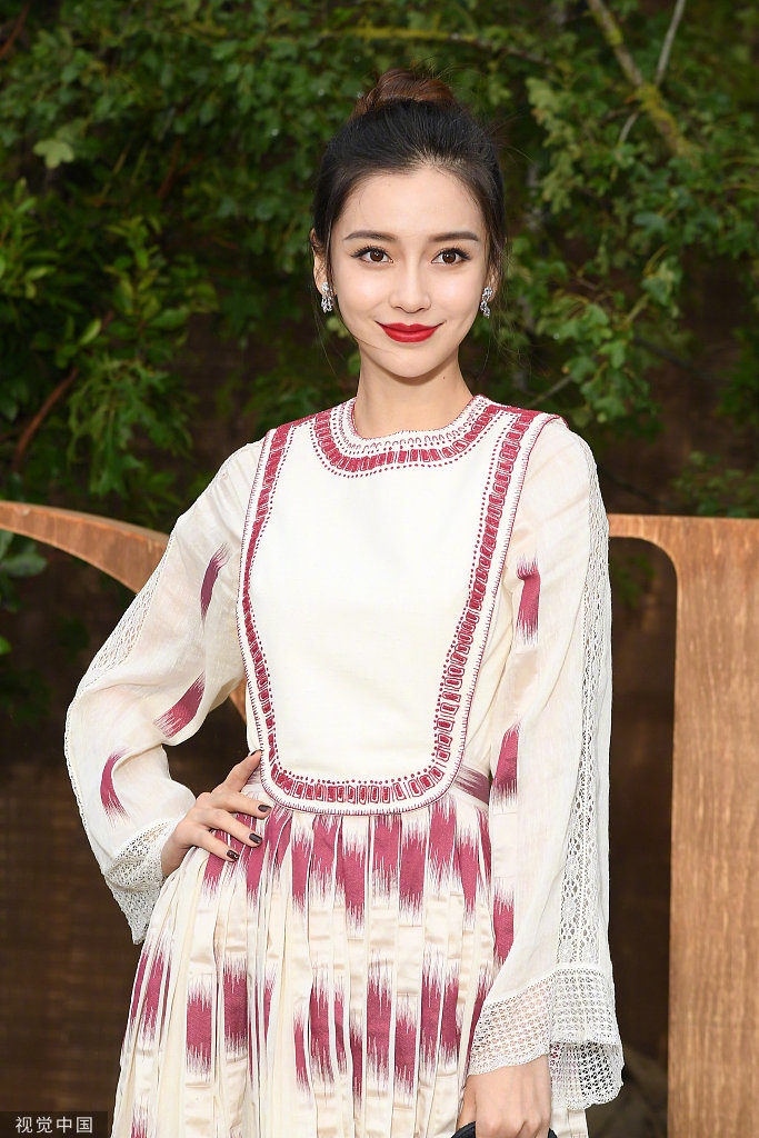 AngelaBaby đốn tim netizen vì loạt ảnh không photoshop ở trời Tây