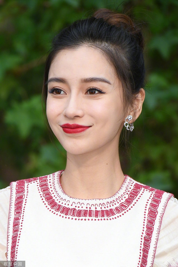 AngelaBaby đốn tim netizen vì loạt ảnh không photoshop ở trời Tây