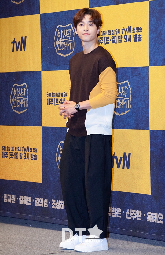 Song Joong Ki được đồng nghiệp đóng chung phim khen hết lời