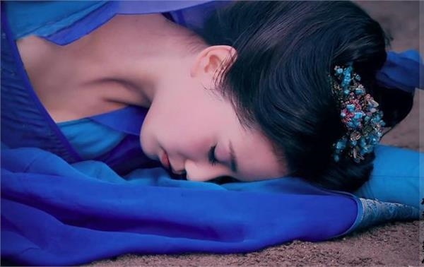 Cảnh ngã của dàn mỹ nhân Cbiz trên màn ảnh đốn tim fan