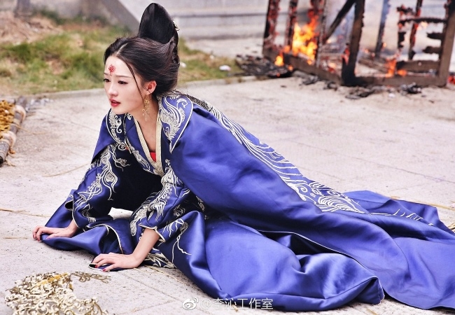Cảnh ngã của dàn mỹ nhân Cbiz trên màn ảnh đốn tim fan