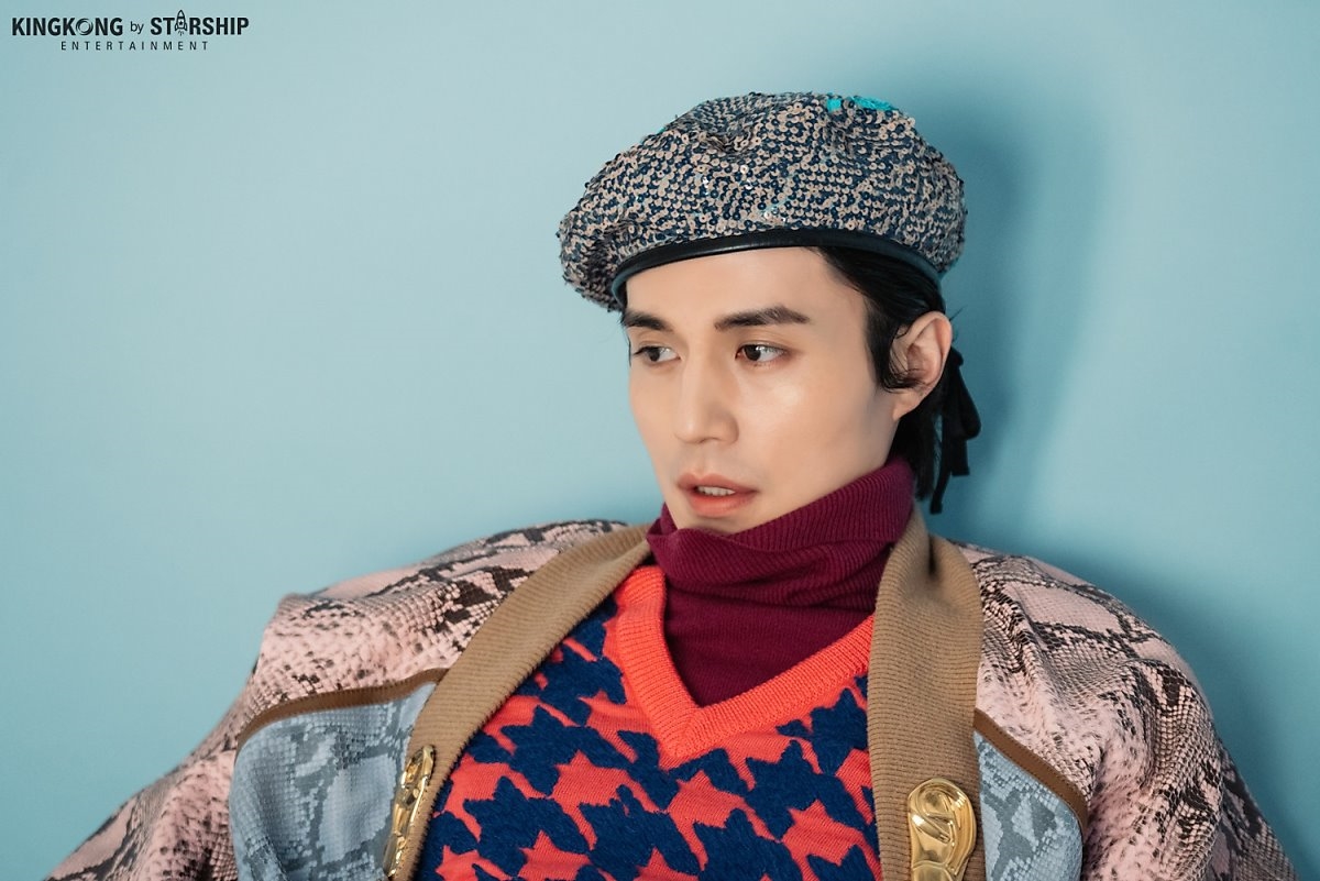 Lee Dong Wook đẹp ma mị với kiểu tóc mới trong bộ ảnh chụp tạp chí mới