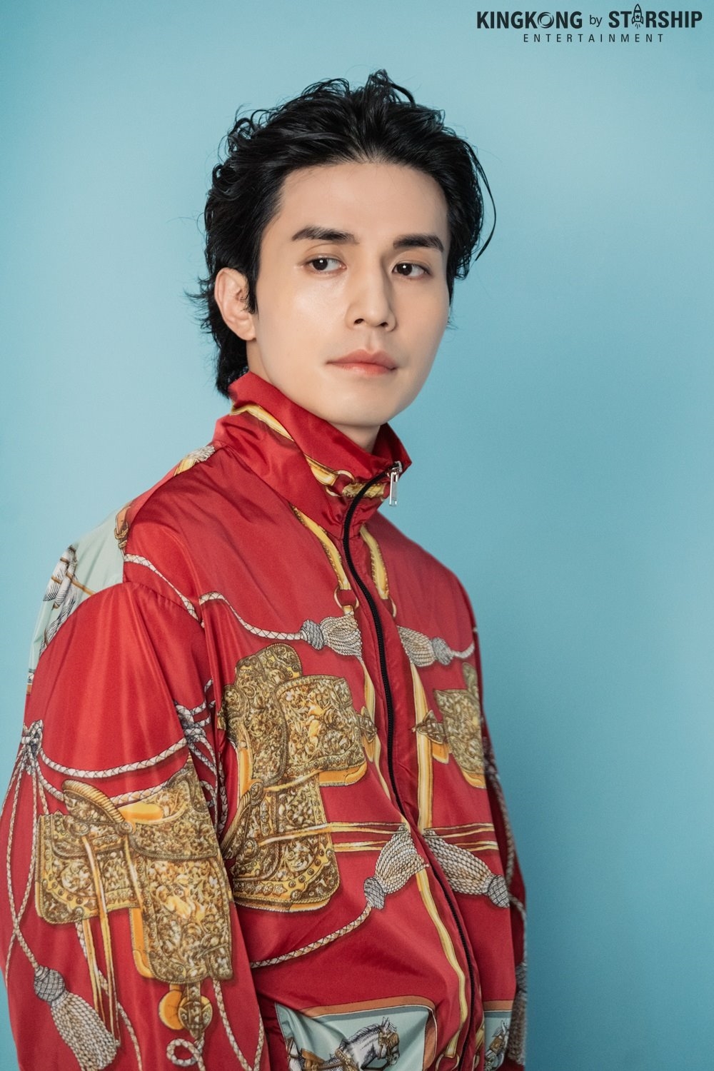 Lee Dong Wook đẹp ma mị với kiểu tóc mới trong bộ ảnh chụp tạp chí mới
