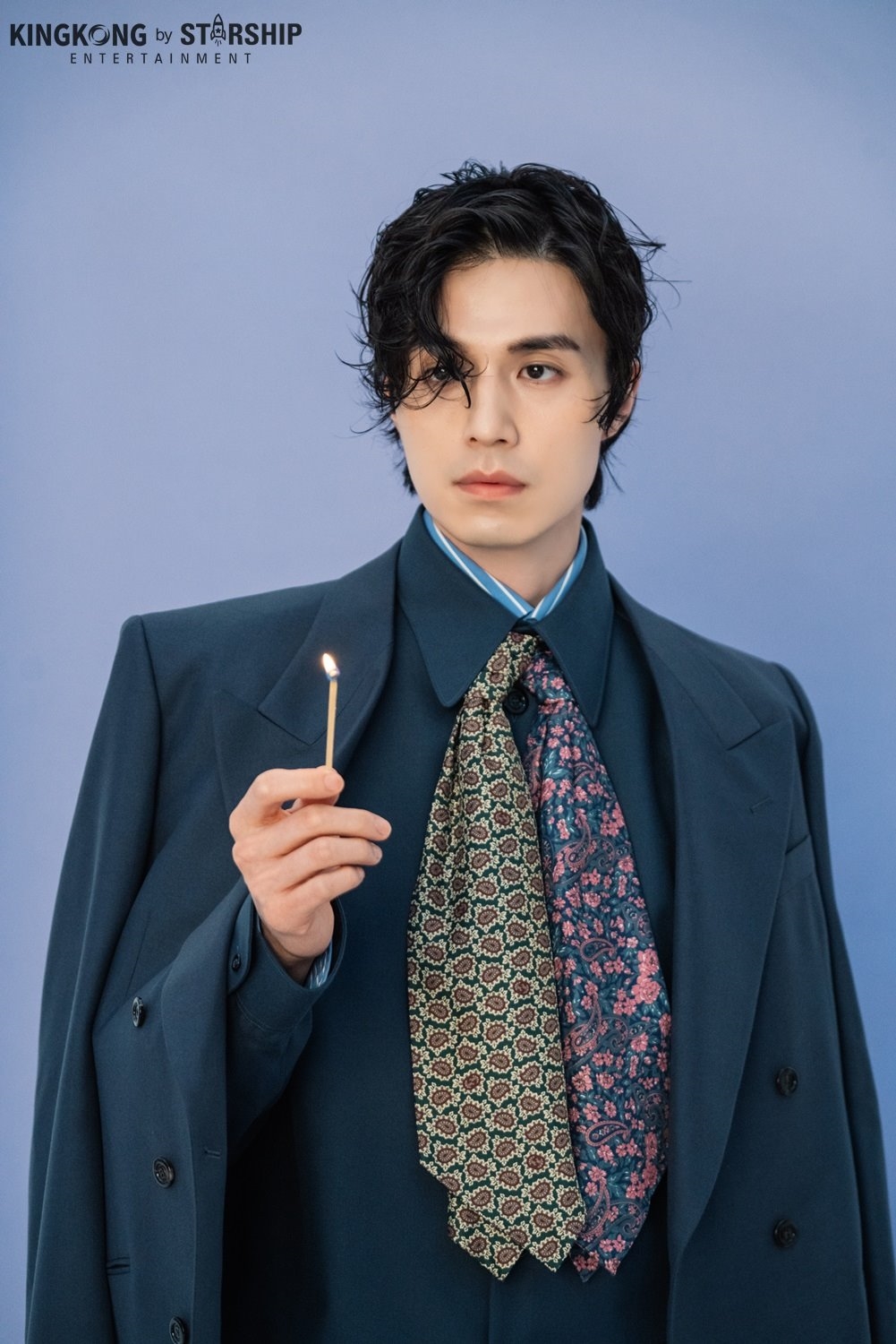 Lee Dong Wook đẹp ma mị với kiểu tóc mới trong bộ ảnh chụp tạp chí mới