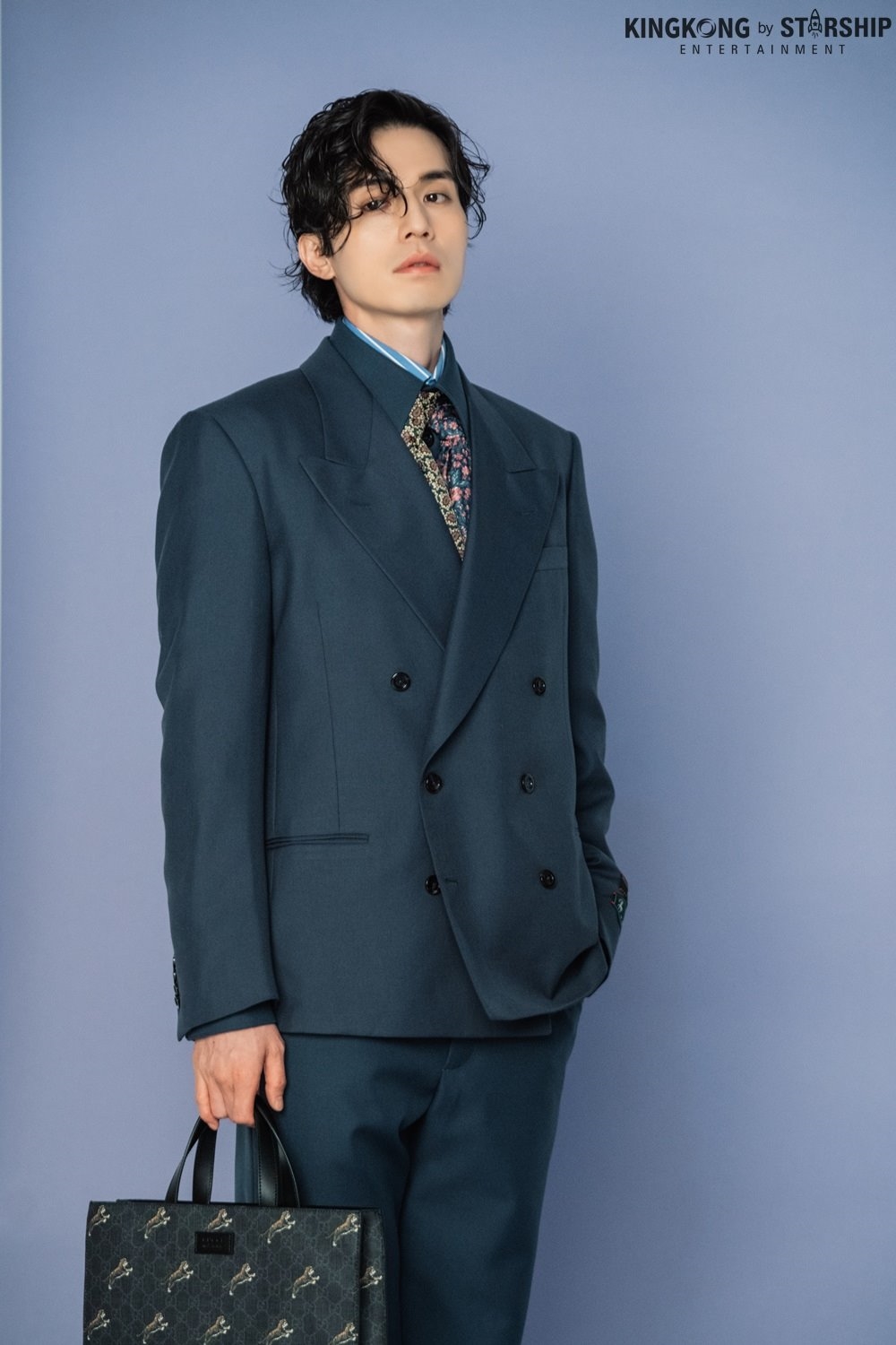 Lee Dong Wook đẹp ma mị với kiểu tóc mới trong bộ ảnh chụp tạp chí mới