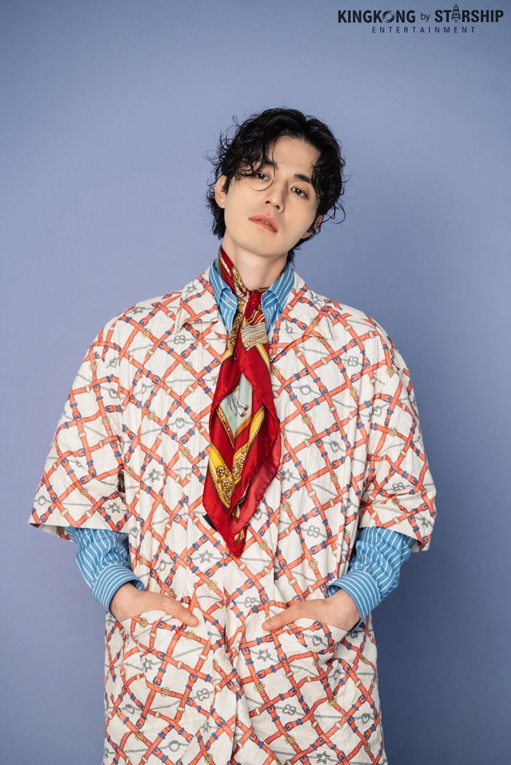 Lee Dong Wook đẹp ma mị với kiểu tóc mới trong bộ ảnh chụp tạp chí mới