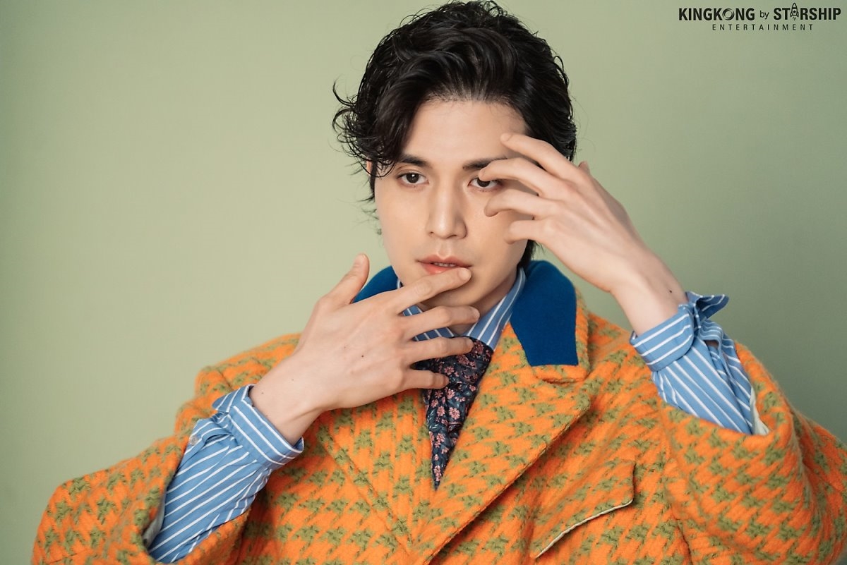 Lee Dong Wook đẹp ma mị với kiểu tóc mới trong bộ ảnh chụp tạp chí mới