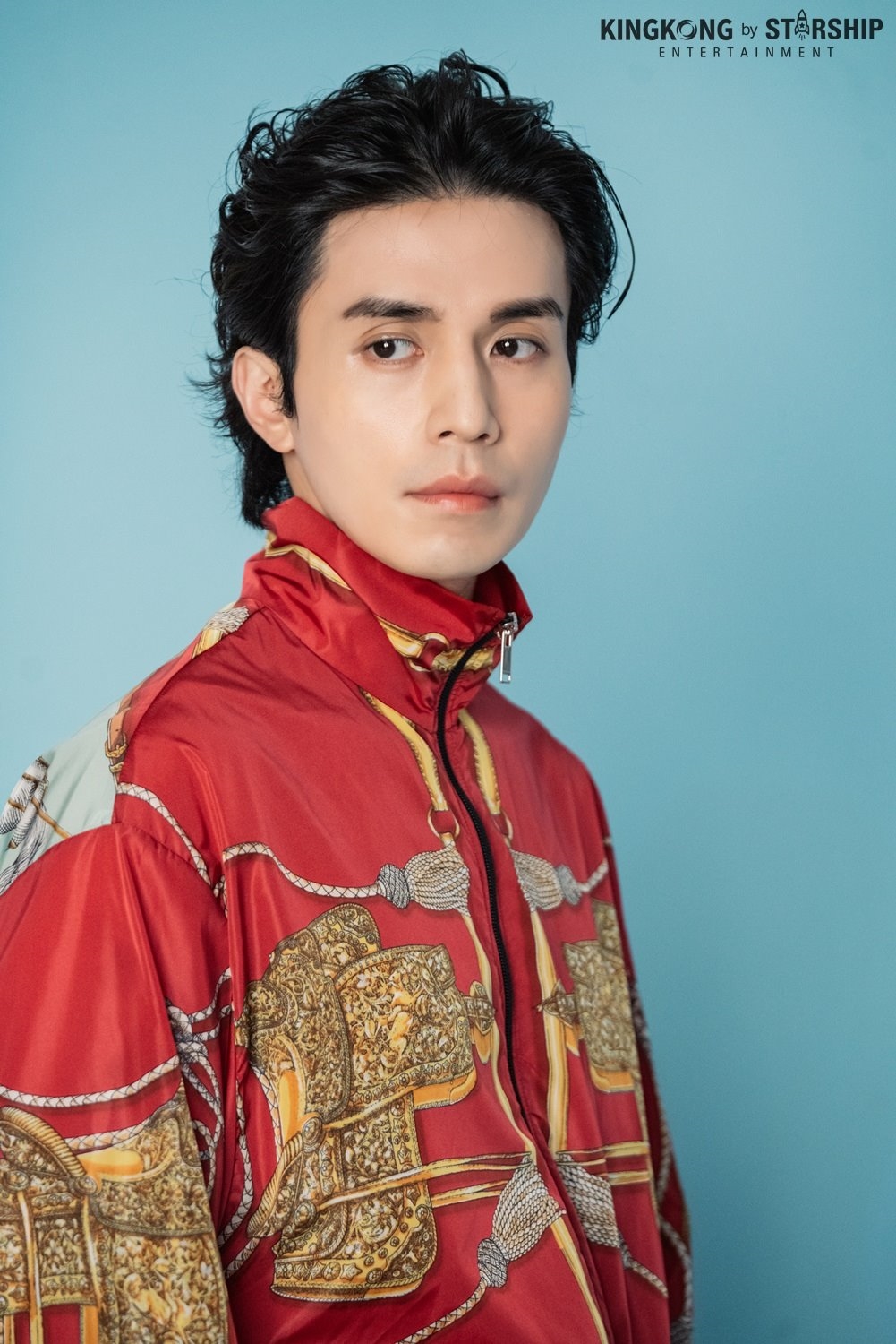 Lee Dong Wook đẹp ma mị với kiểu tóc mới trong bộ ảnh chụp tạp chí mới