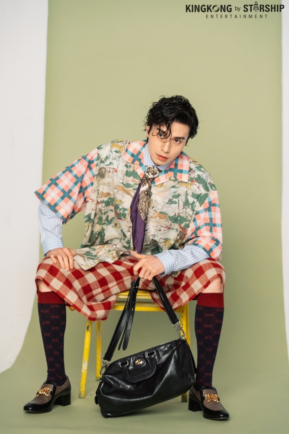 Lee Dong Wook đẹp ma mị với kiểu tóc mới trong bộ ảnh chụp tạp chí mới