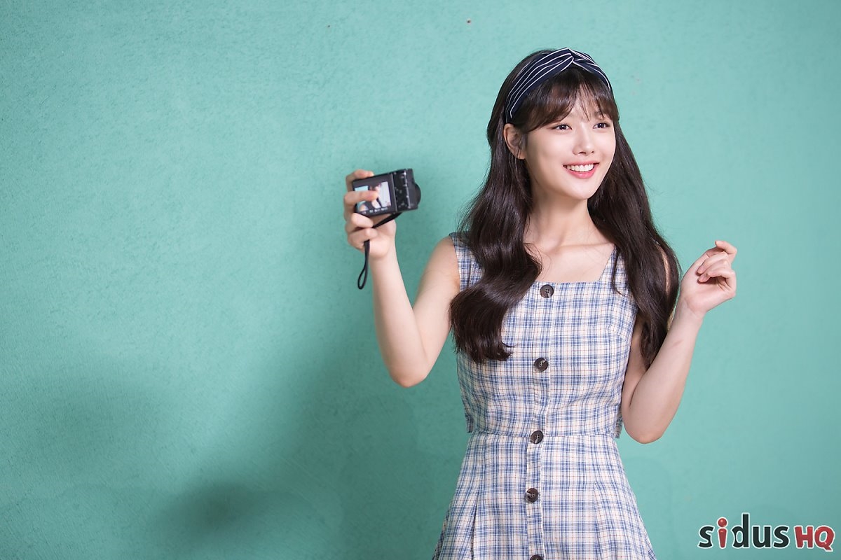 Kim Yoo Jung tung bộ ảnh đẹp như mơ quay show cá nhân mới tại Ý