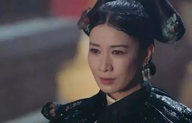 Lý Thấm, Xa Thi Mạn... và những 'ác nữ' có nụ cười đáng sợ nhất Cbiz