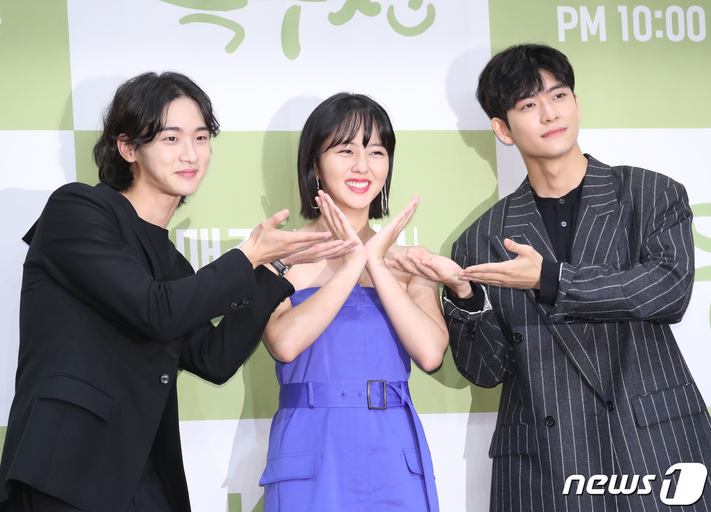 Kim So Hyun vai trần nổi bật giữa dàn nam họp báo 'Tale Of Nok Du'