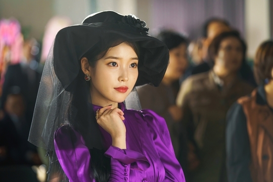 IU xuất hiện trong show của Yoo In Na và Kang Ha Neul gây chú ý