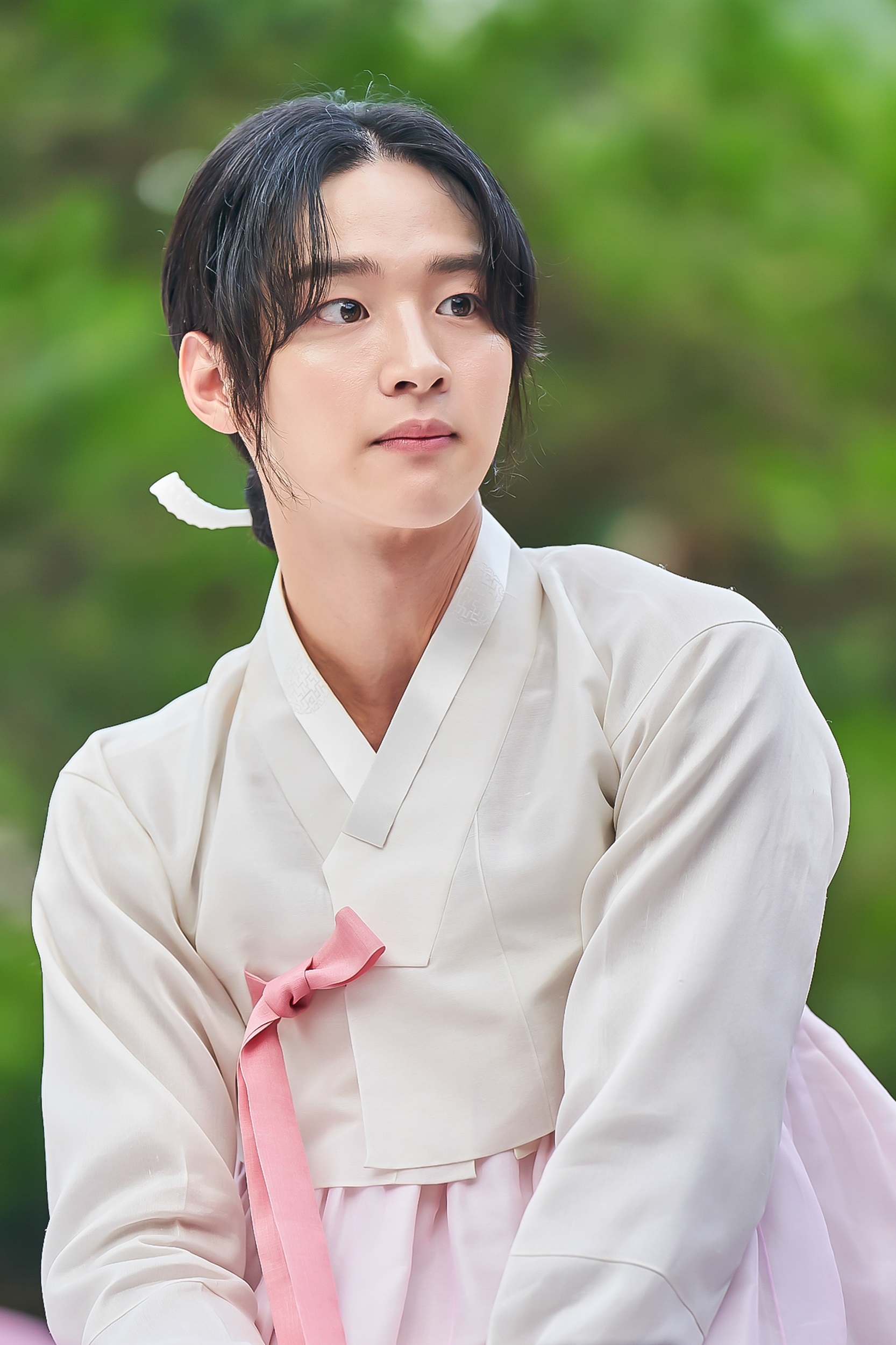 Jang Dong Yoon của 'Tale Of Nok Du' nhận 'mưa' lời khen vì quá xinh