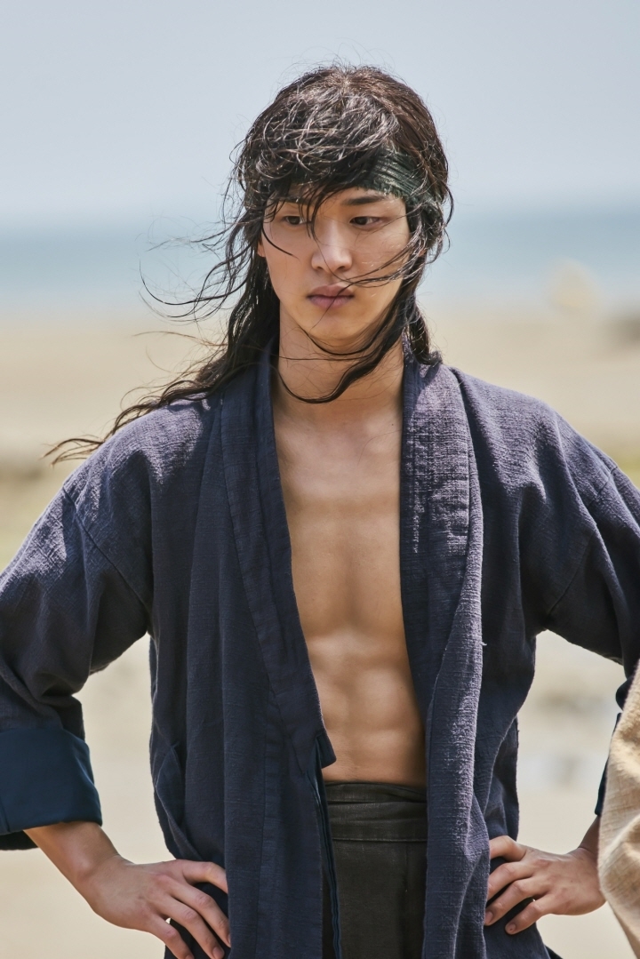 Jang Dong Yoon của 'Tale Of Nok Du' nhận 'mưa' lời khen vì quá xinh