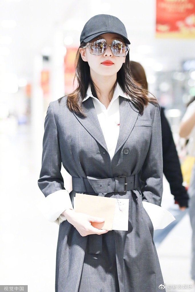 Lưu Thi Thi chính thức tái xuất đốn tim netizen