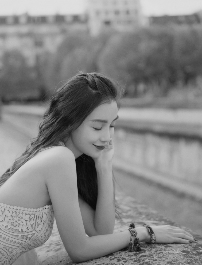 Địch Lệ Nhiệt Ba, Luhan và dàn sao Cbiz thiếu tác phẩm tốt