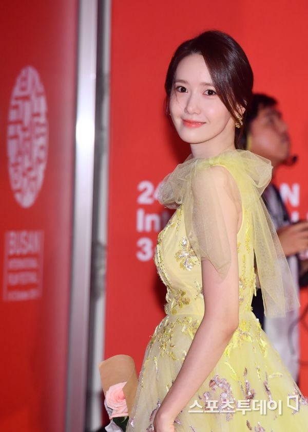 Yoona khoe bộ ảnh hậu trường đẹp như tiên nữ giáng trần