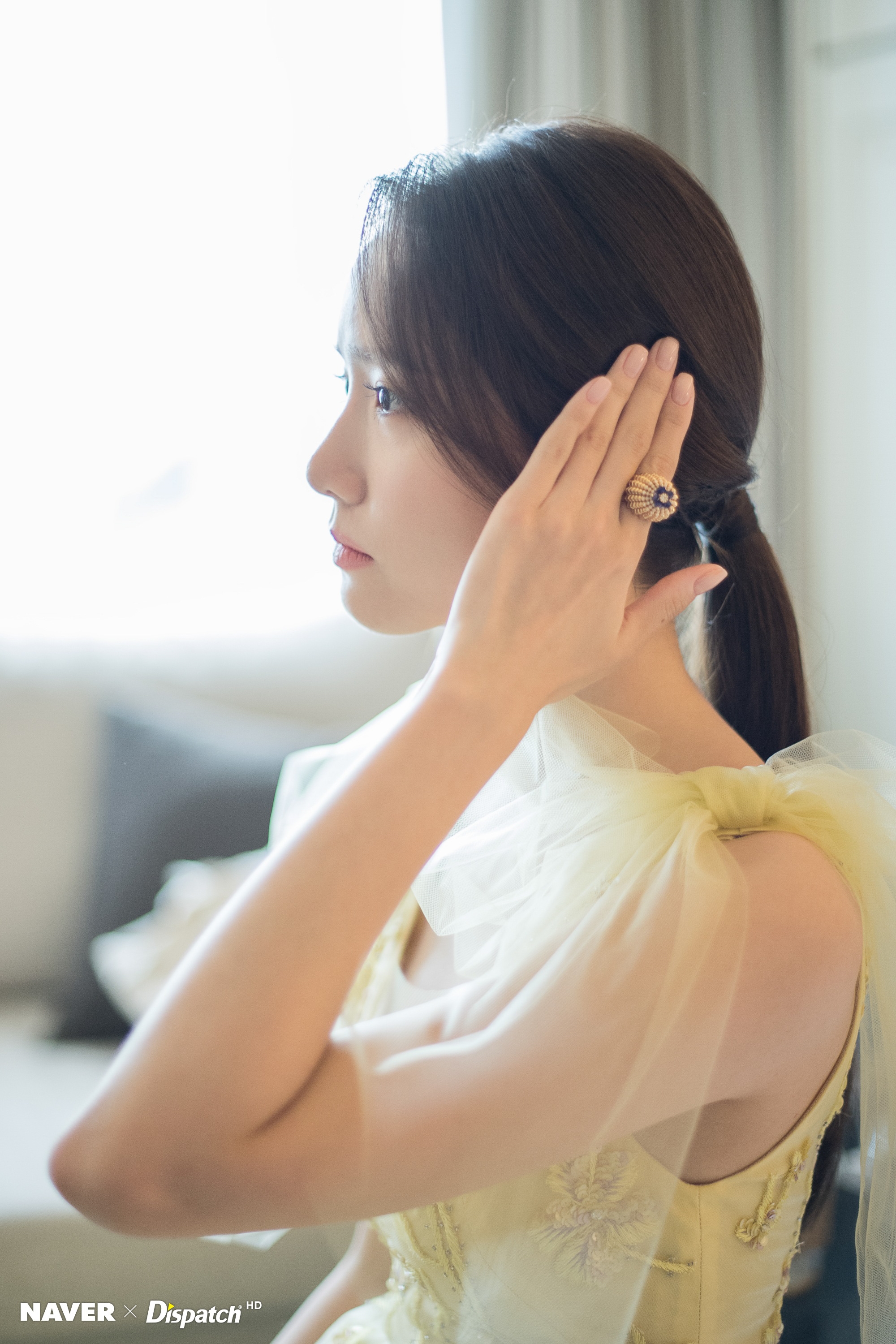 Yoona khoe bộ ảnh hậu trường đẹp như tiên nữ giáng trần
