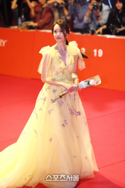 Yoona khoe bộ ảnh hậu trường đẹp như tiên nữ giáng trần