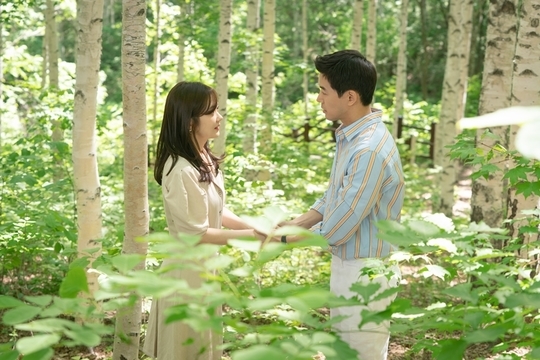 Lee Sang Yoon cầu hôn Jang Na Ra trong drama mới gây chú ý