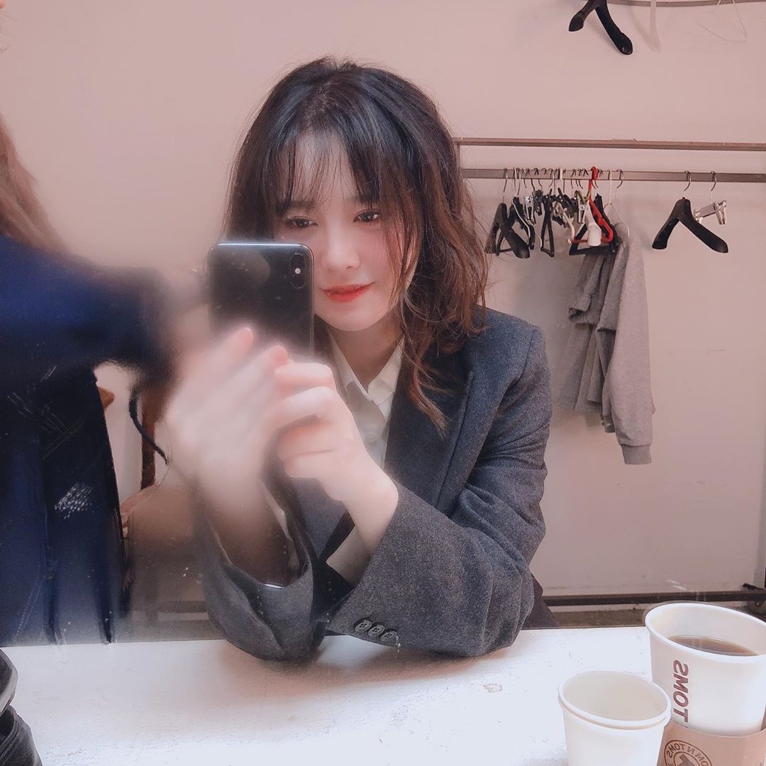 Goo Hye Sun khoe ảnh vui tươi phỏng vấn quảng bá sách mới