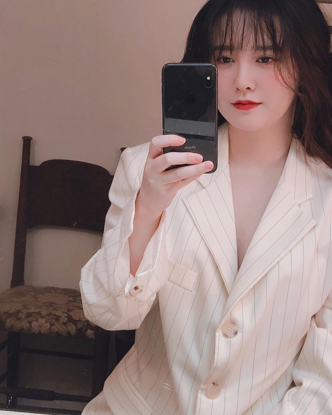 Goo Hye Sun khoe ảnh vui tươi phỏng vấn quảng bá sách mới