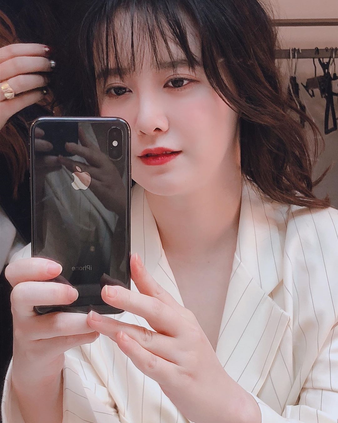 Goo Hye Sun khoe ảnh vui tươi phỏng vấn quảng bá sách mới