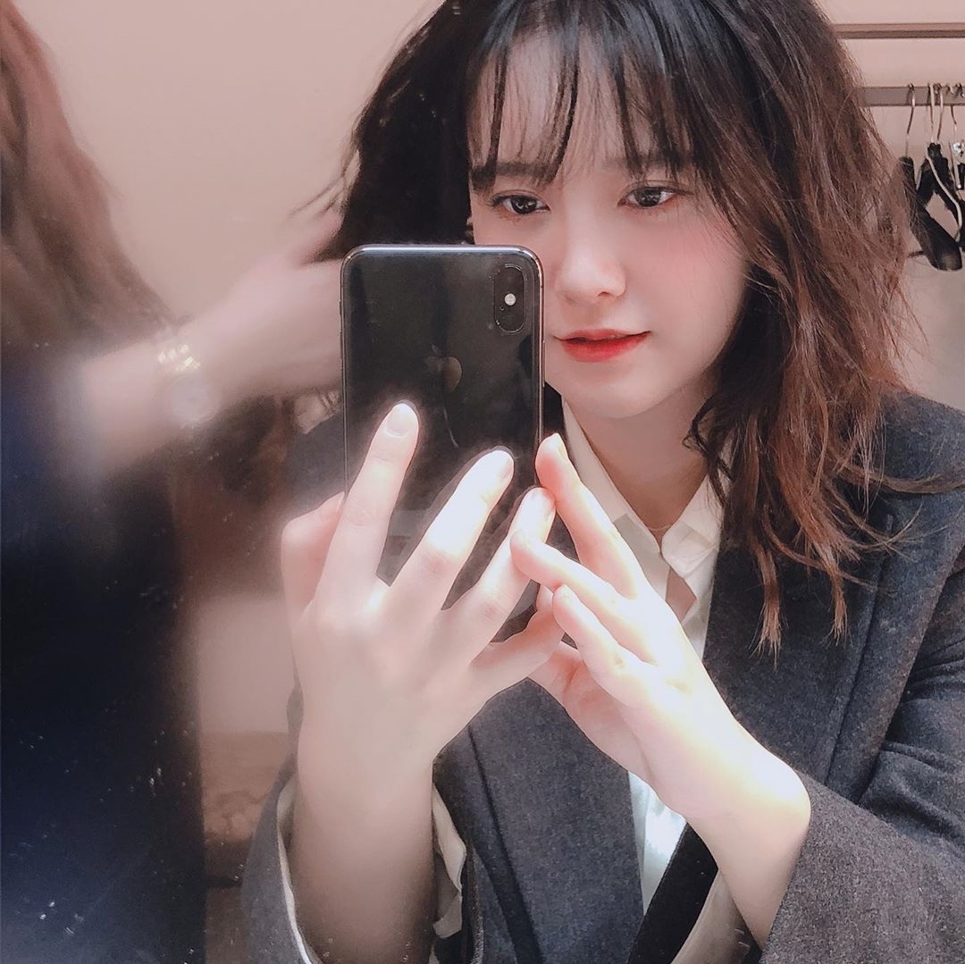 Goo Hye Sun khoe ảnh vui tươi phỏng vấn quảng bá sách mới
