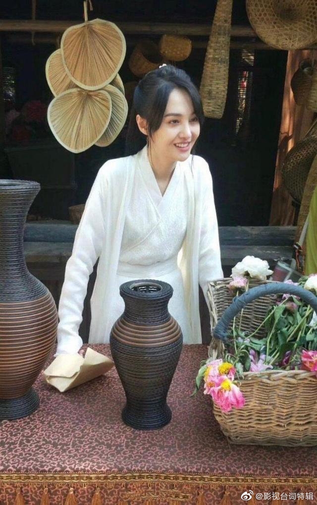 Trịnh Sảng bị chê giống 'u hồn' hơn 'thiến nữ' trên phim trường