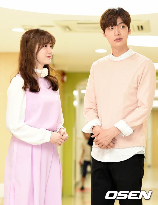 Goo Hye Sun lại 'cà khịa' Ahn Jae Hyun với ảnh bìa ca khúc mới